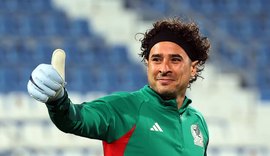 Entenda por que goleiro Ochoa, ex de Dulce María, é considerado 'Mariah Carey das Copas'