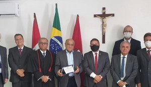 Procurador Luiz Carnaúba é homenageado durante sessão do Colégio de Procuradores