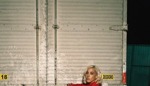 Cantora alagoana LoreB arrecada fundos para realizar show de lançamento de seu álbum musical