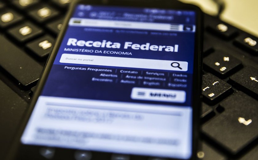 Receita paga nesta sexta lote residual de restituição do IRPF