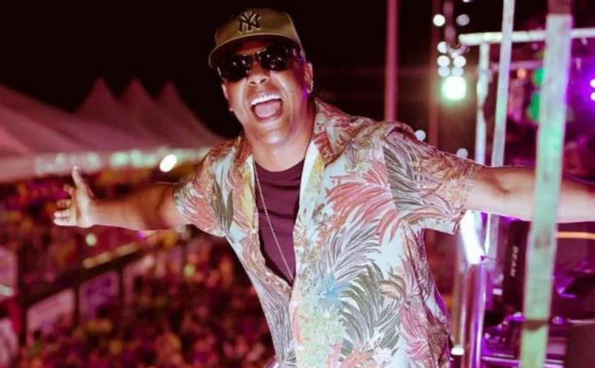 Cantor Márcio Victor é internado após passar mal em Salvador