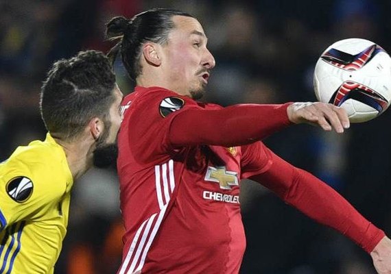 Manchester United sofre com gramado ruim e empata com Rostov fora