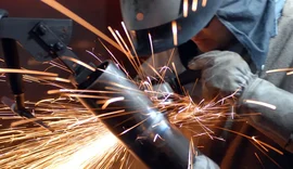 Faturamento da indústria fica estagnado em 2025