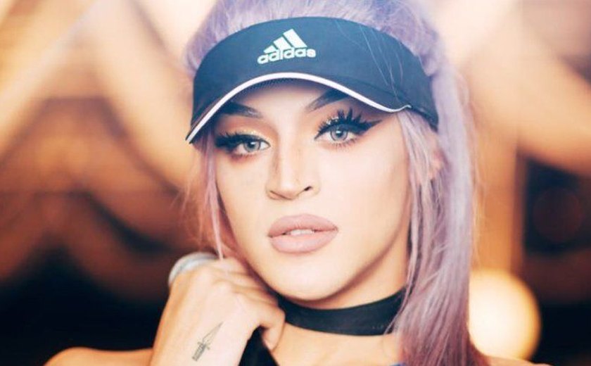 Pabllo Vittar dá ataque de estrelismo e recusa falar com repórter trans