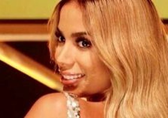Anitta proíbe penetras e celulares em festa de aniversário