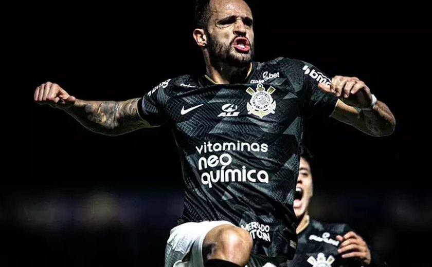 Corinthians vence o Bragantino e se isola na liderança do BR