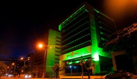 Prédio do TRT-AL recebe iluminação especial para campanha Abril Verde