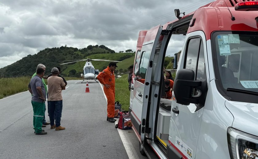 Capotamento na BR-101, em Joaquim Gomes, deixa duas pessoas feridas