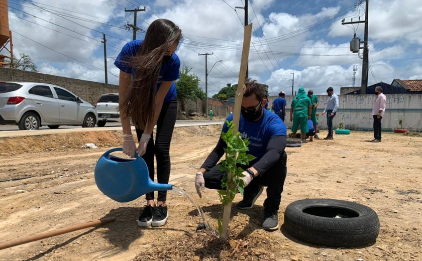 Maceió+ Verde retoma plantio de árvores em 2021