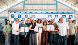 Governador autoriza aeroporto em Delmiro Gouveia e seis creches