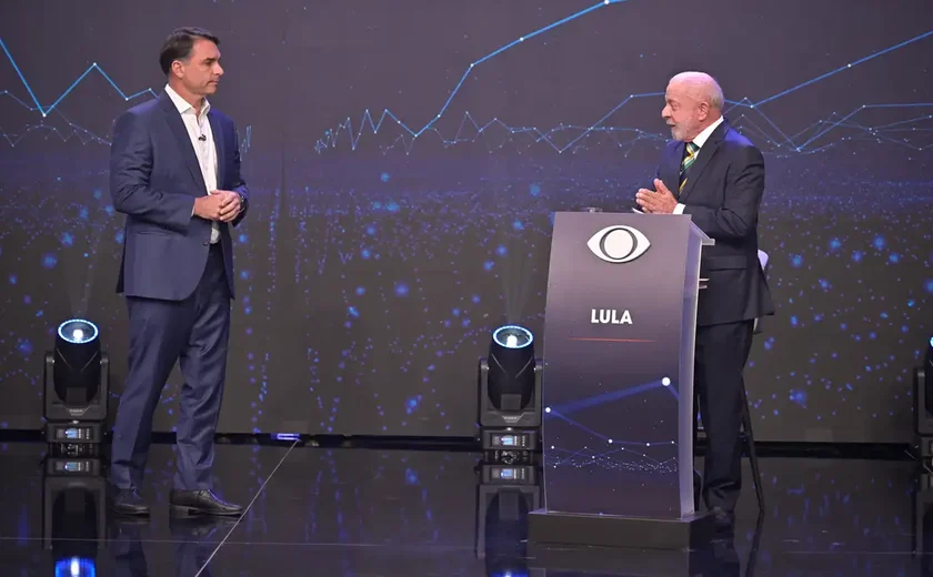 Campanha de Lula apresenta acordo com Flávio Bolsonaro para abrir sigilos
