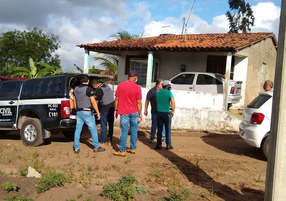 Homem foragido, acusado de estupro de menina de 13 anos, é detido em Tanque d'Arca