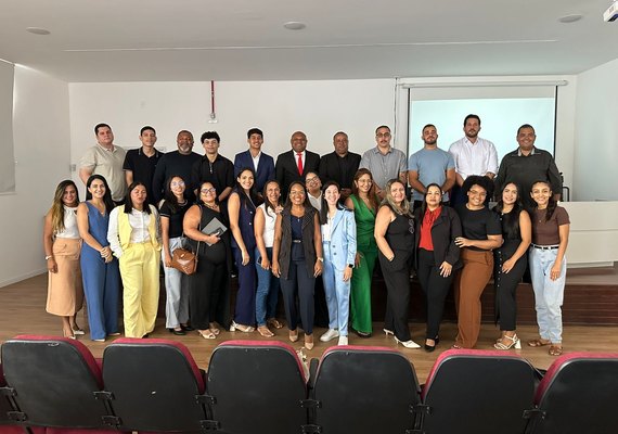 Alunos do curso de Direito da Seune realizam visita técnica à sede da OAB Alagoas