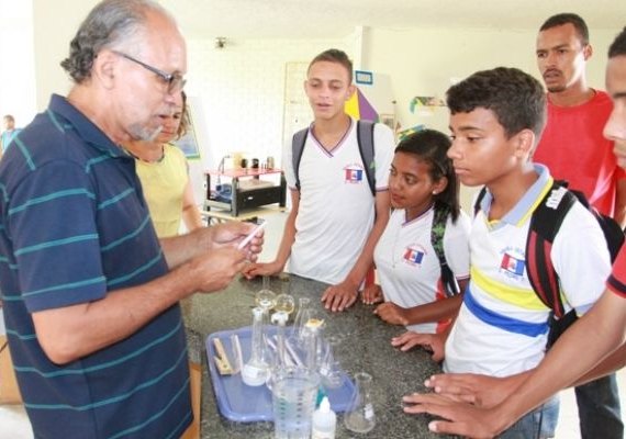 Convocação da reserva técnica tem mais professores de Química e Português