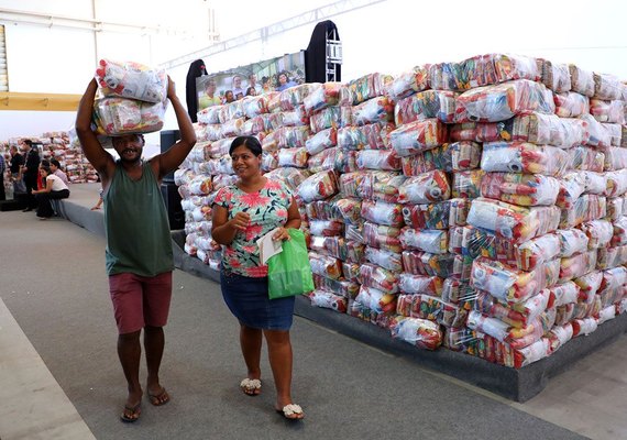 Estado entrega 900 cestas nutricionais em São Miguel dos Campos nesta segunda (26)