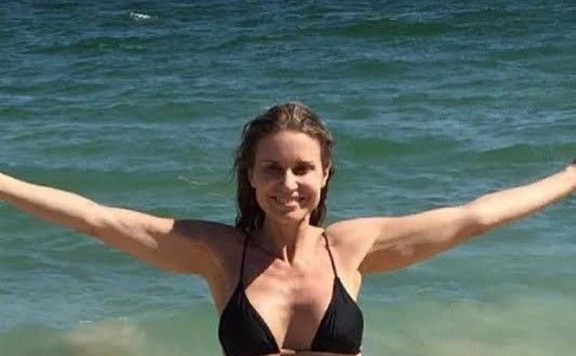 Paula Burlamaqui posa de biquíni e provoca Luana Piovani: 'Tá bom assim?'