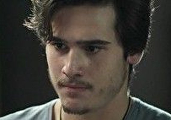 'Rock Story': Zac acredita que Gui bateu em Mariane e briga com o pai