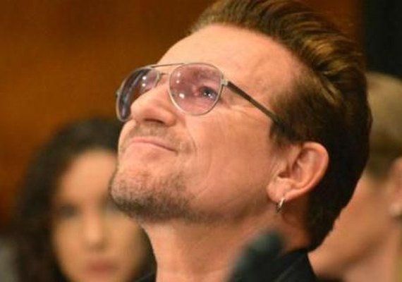 Vocalista do U2, Bono Vox, é eleito a 'mulher do ano' pela revista 'Glamour'