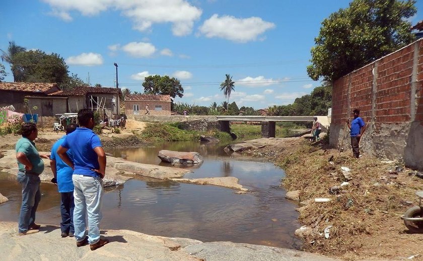 Secretaria Municipal de Meio Ambiente faz limpeza de rios em Ibateguara