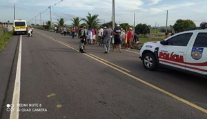 Ciclista morre na AL-115 após colidir com van escolar