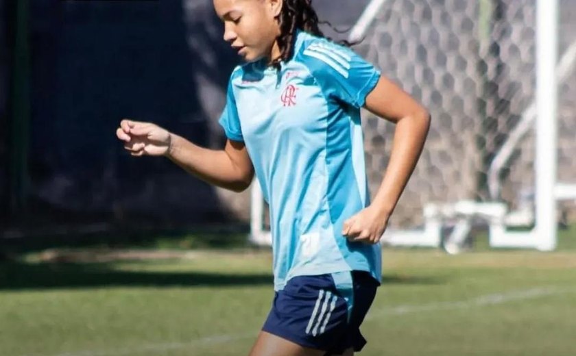Adolescente de Maceió parte para o Rio em busca de carreira no futebol