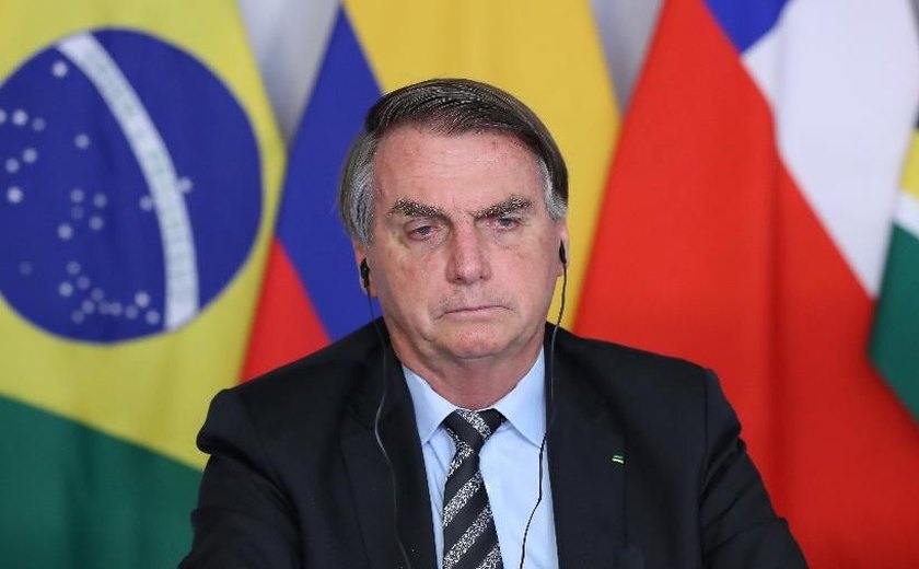 Sem vacina, Bolsonaro é barrado em jogo do Santos