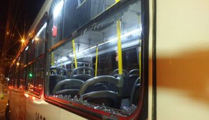 Ônibus é depredado em Maceió durante confusão entre torcedores