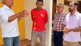 Prefeitura de Quebrangulo apoia produtores rurais com entrega de madeira para estufas