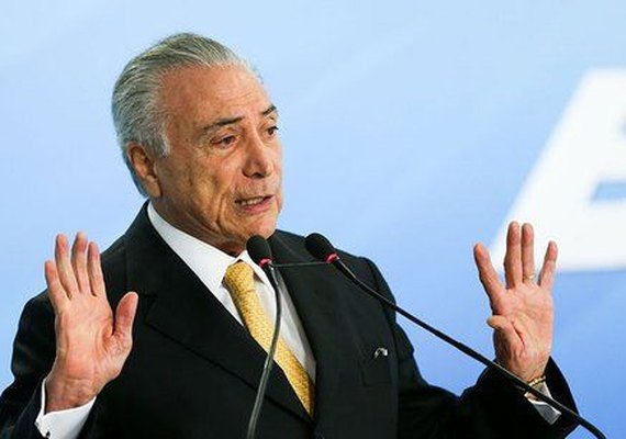'Nada nos destruirá, nem a mim nem aos ministros', diz Michel Temer
