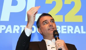 Filho mais velho de Bolsonaro, Flávio disputa a Presidência pelo PL