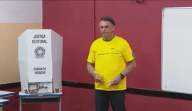 Bolsonaro vota no Rio e diz que 'eleições limpas têm que ser respeitadas'