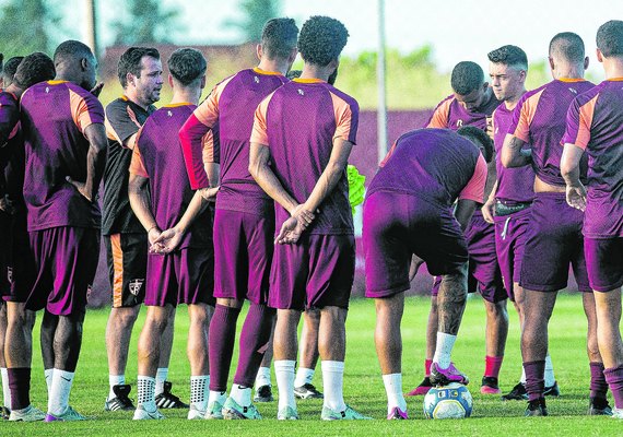 CRB pode seguir plano de poupar titulares nesta sexta