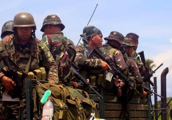 Após dia de tumultos, Filipinas dizem que militantes islâmicos liberaram reféns