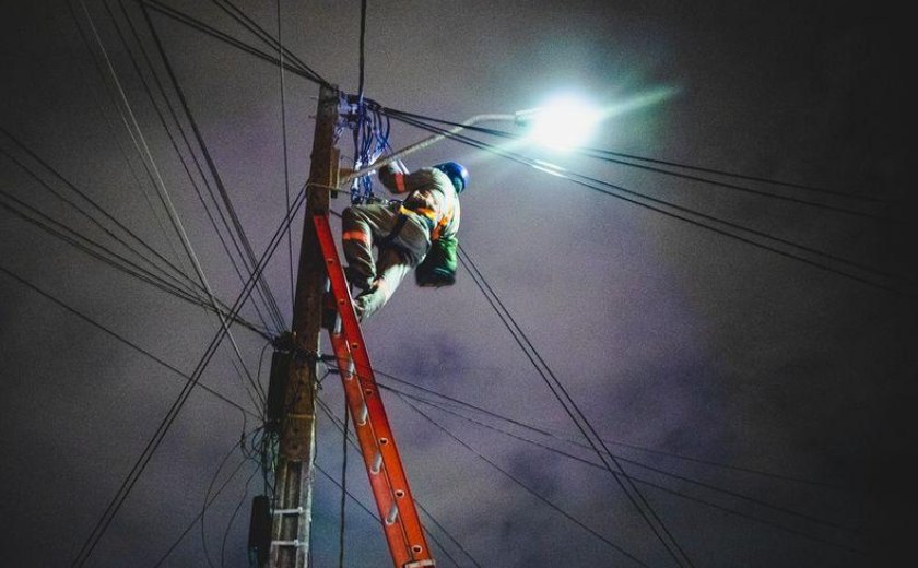 Iluminação pública de Maceió recebe mais de quatro mil manutenções em maio