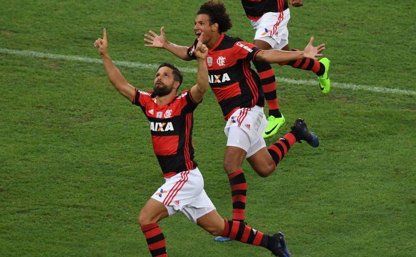 Flamengo goleia San Lorenzo e faz boa estreia na Libertadores