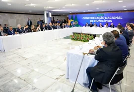 Presidente da AMA participa de encontro com Lula no Palácio do Planalto