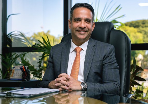 Governador anuncia pagamento de bonificação extraordinária de  R$ 51 milhões para Educação