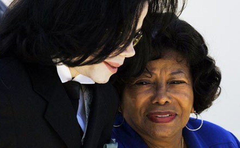 Mãe de Michael Jackson está à beira da morte, diz site