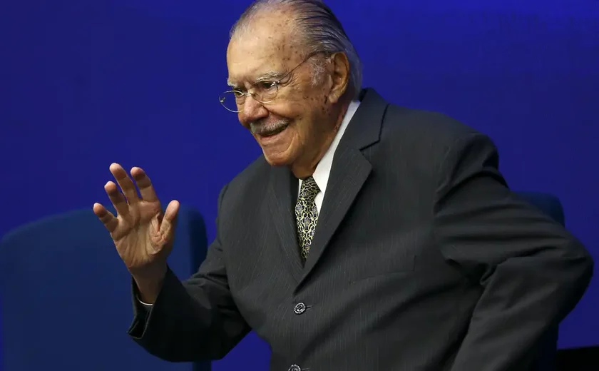 Sarney é internado no Sírio-Libanês para tratar pneumonia