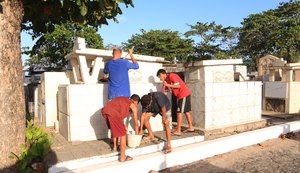 Cemitérios são preparados para o Dia de Finados