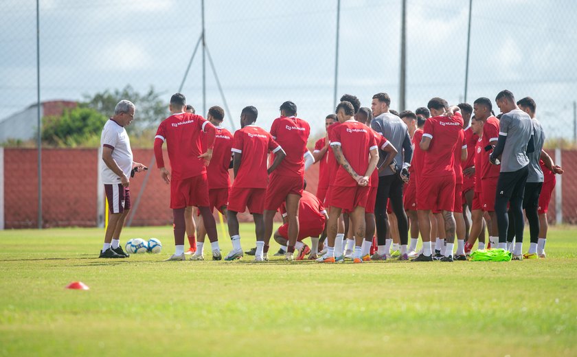 Hélio dos Anjos não deve mudar CRB contra o América-MG