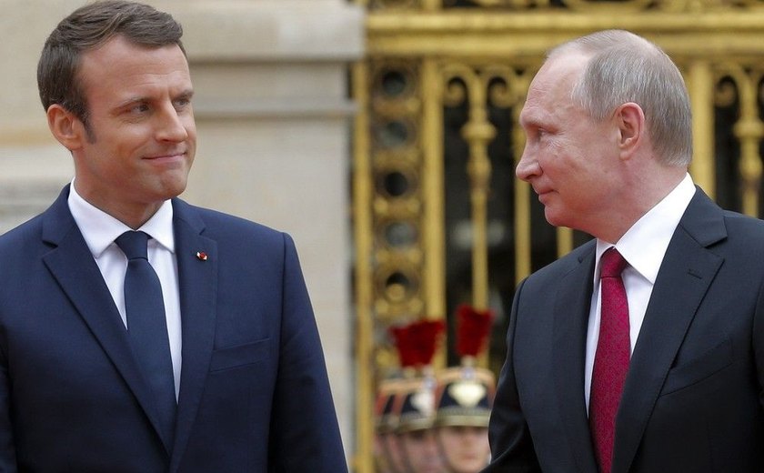 Macron tenta convencer Putin a retomar conversas com Ucrânia durante visita à França