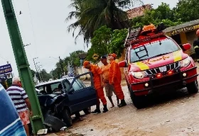Motorista fica ferido após colisão de carro contra poste na zona rural de Arapiraca