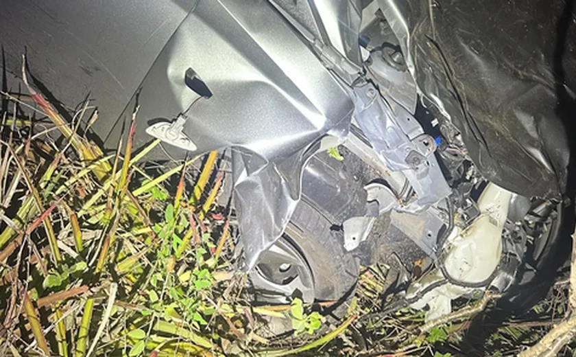 Dois jovens morrem após colisão entre moto e carro na AL-220, em São José da Tapera