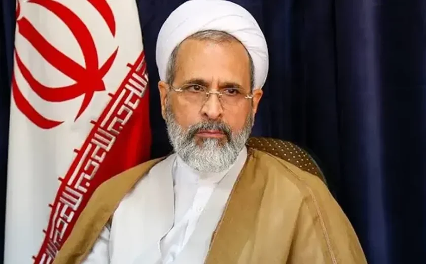 Aiatolá Alireza Arafi assume liderança interina do Irã após morte de Ali Khamenei