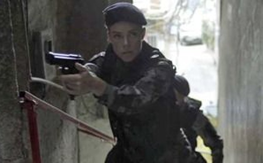 'A Força do Querer': Após fuga, Jeiza persegue Bibi e Rubinho na favela