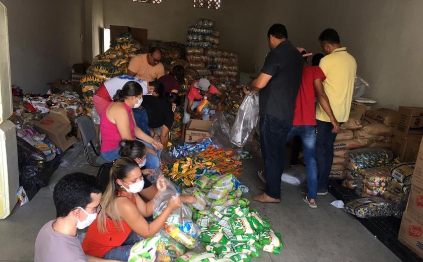 Prefeitura de Lagoa da Canoa doa três mil kits  de merenda e 22 toneladas de alimentos