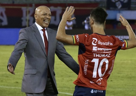 Wilstermann atropela Peñarol e faz 6 a 2 em estreia do grupo do Palmeiras