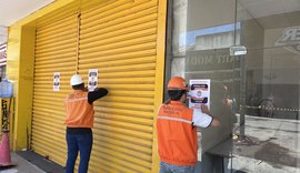 Defesa Civil interdita imóveis vizinhos após incêndio em loja no Centro de Maceió
