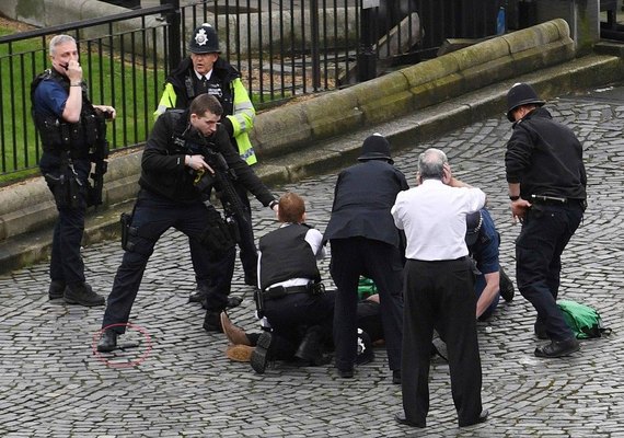Polícia detém 8 suspeitos de ligação com atentado em Londres